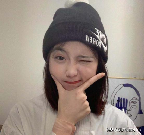 秋冬最流行的帽子这样戴最显脸小,哪种帽子夏天戴好看又显脸小