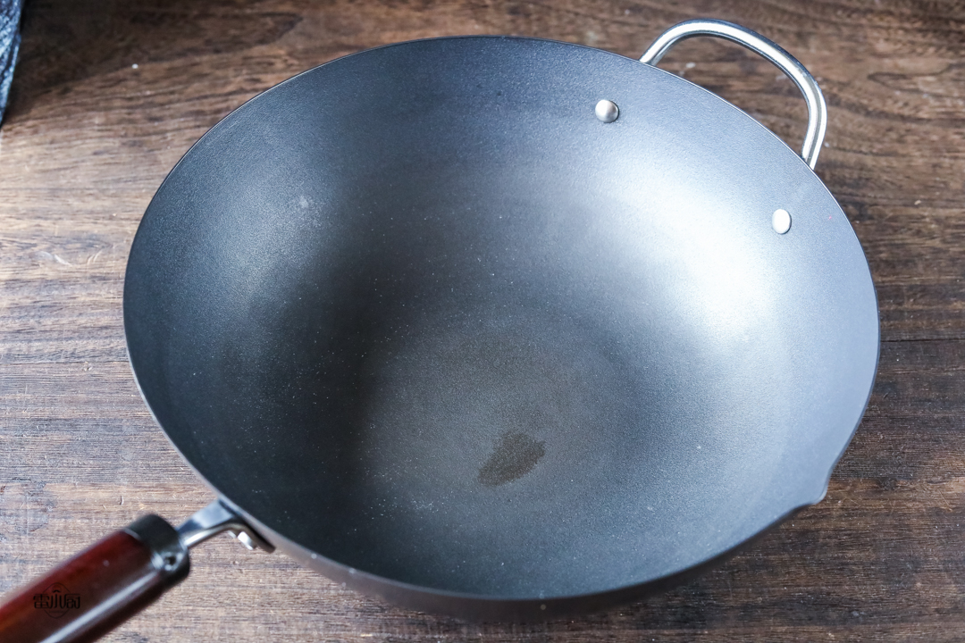 铁锅第一次用怎么处理不粘锅,用过的铁锅怎么不粘锅妙招