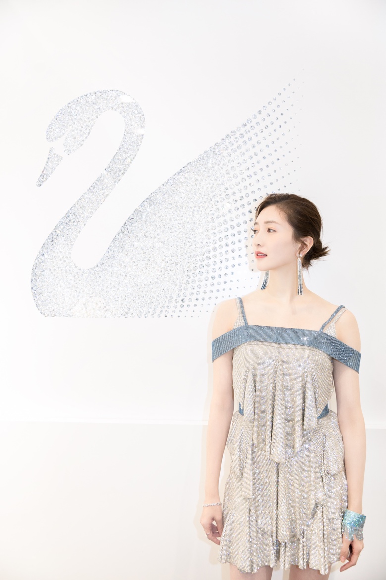 郑恺跨年演唱会牵手,众星亮相上海国际电影节红毯郑恺