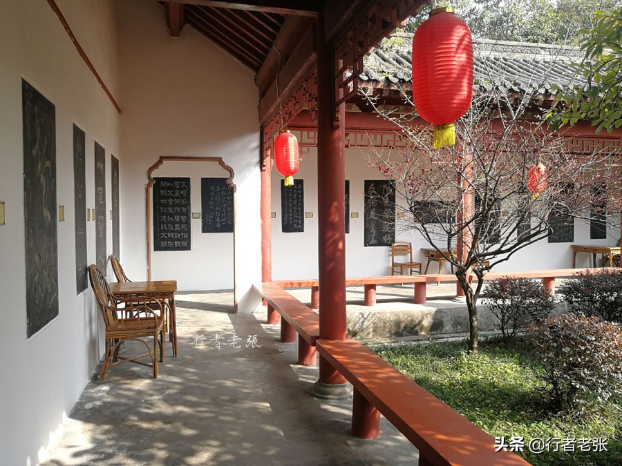 历史上被誉为宰相之杰的张居正是江陵人，他的故居就在荆州古城