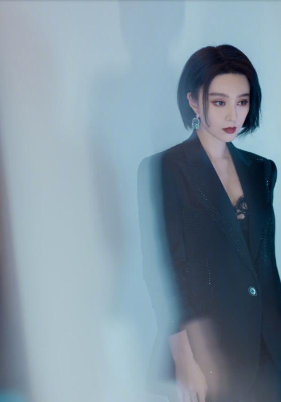 范冰冰沙宣短发,范冰冰黑色长裙丸子头