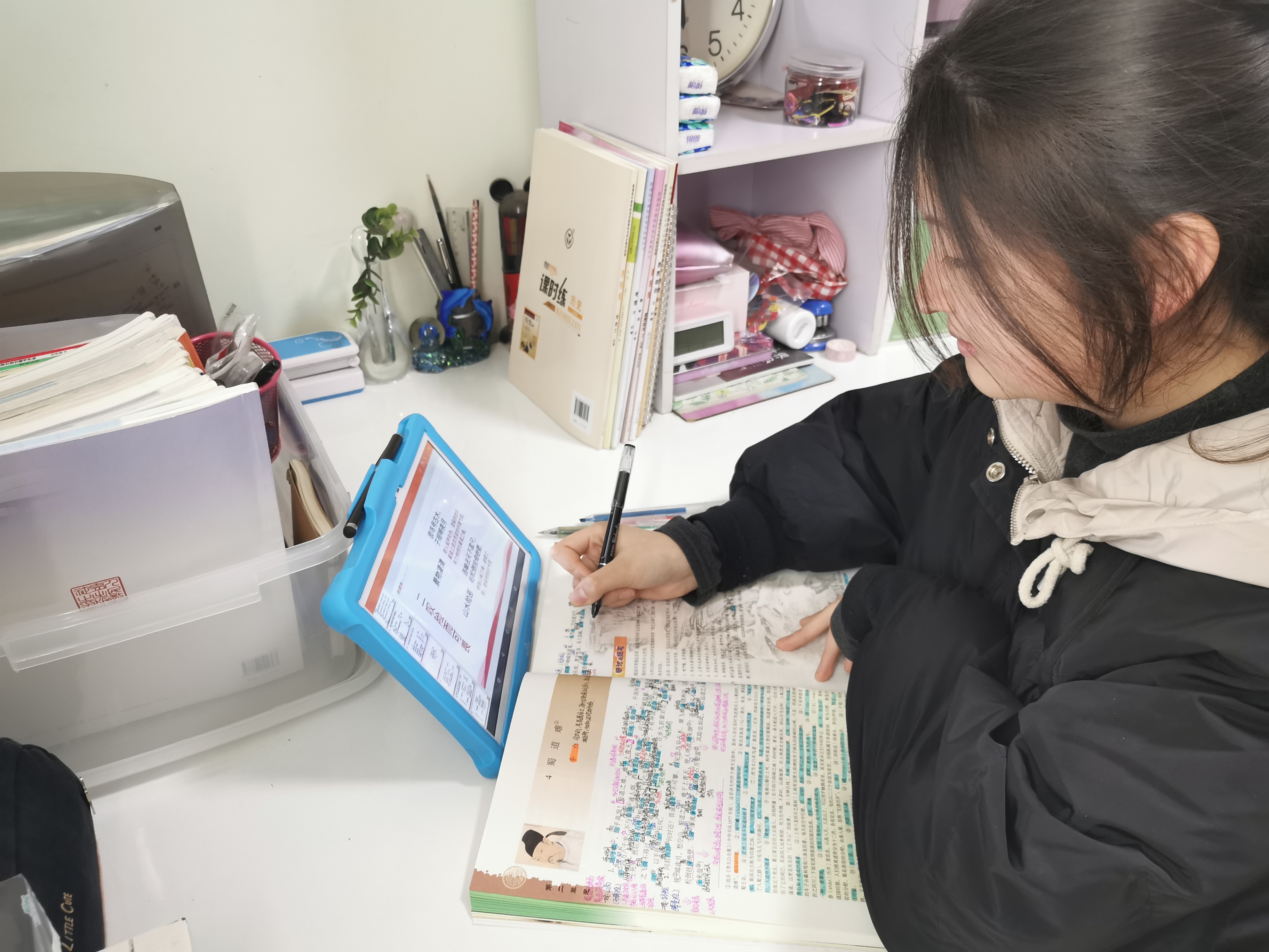 新冠病毒无情人有情,新冠疫情无情人有情