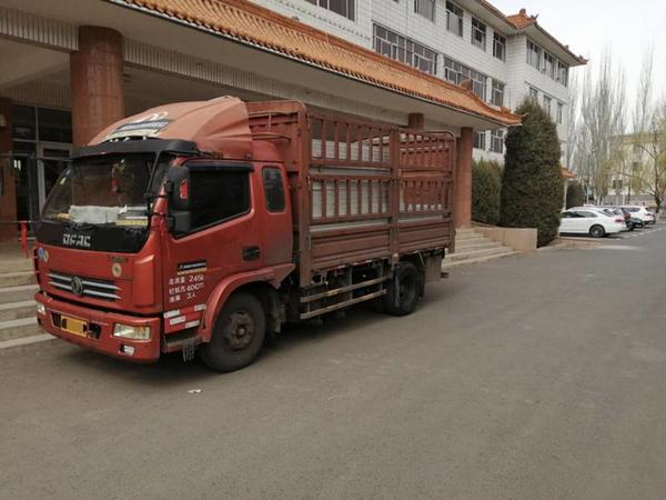 爱自由爱运输赵国永与多利卡飞驰在路上