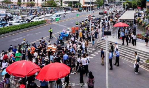 问世间“茶颜悦色”为何物，直教成千上万人“着魔”