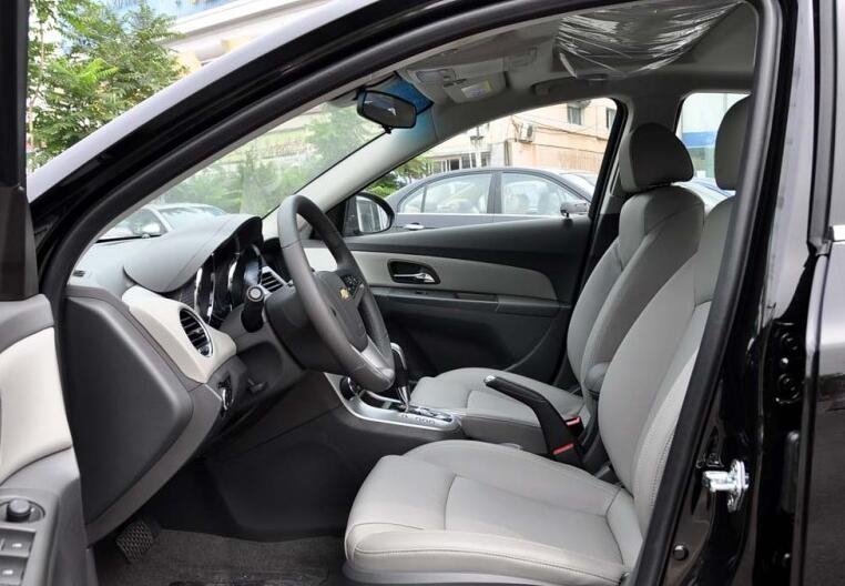 雪佛兰科鲁兹15款一代经典落幕,雪佛兰老款科鲁兹现在很少见了