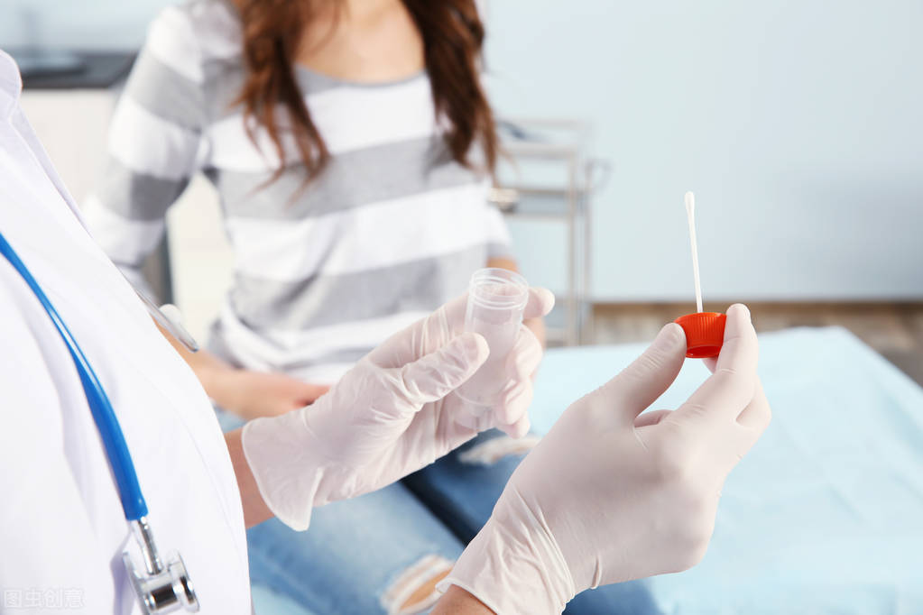 裤上有褐色分泌物怎么回事,内裤上分泌物特别多怎么调理