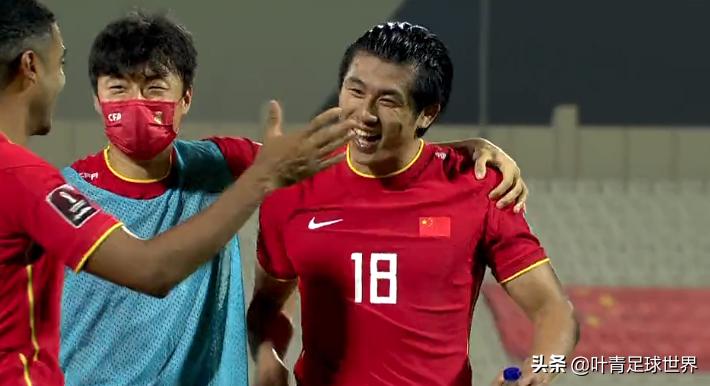 国足出线欢呼的场面,国足出线球迷落泪