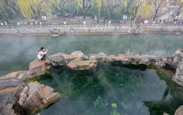 冬季山东山泉水最美最有韵味？济南山泉水美？泰山上下一片银白？