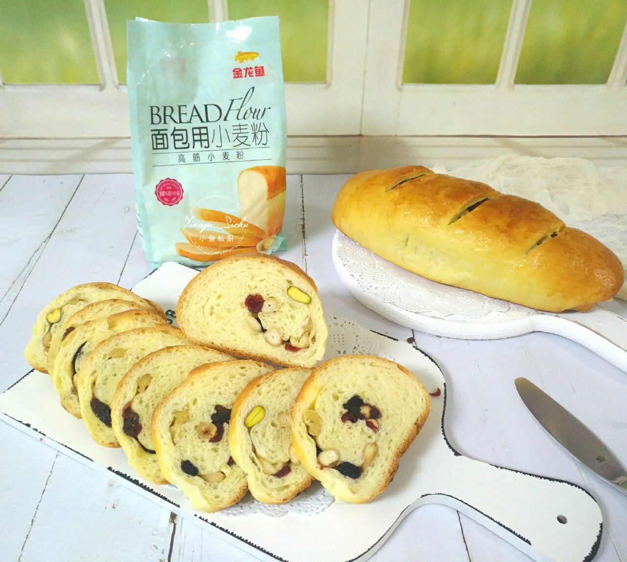 面包这个做法真简单，不用揉出手套膜，满满都是料，咬一口满嘴香