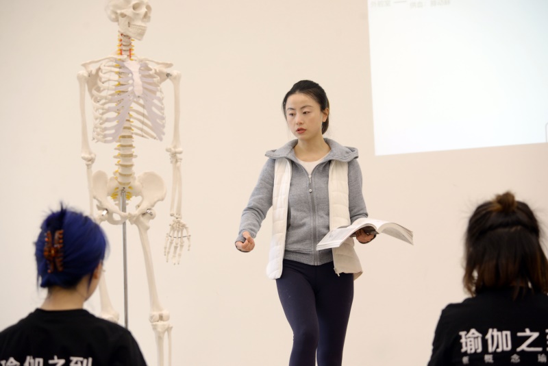 淄博零基础瑜伽教练培训,悠季瑜伽教练培训学费多少