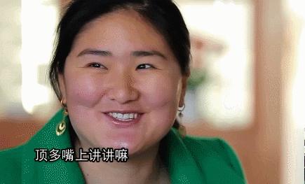 高165漂亮妻子嫁大10岁60厘米老公，被骂图钱，她：不在乎