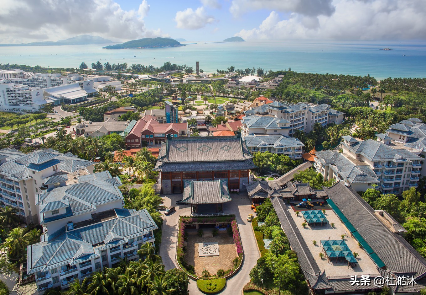 亚龙湾华宇度假酒店离亚龙湾近吗,了解一下三亚亚龙湾有哪些酒店