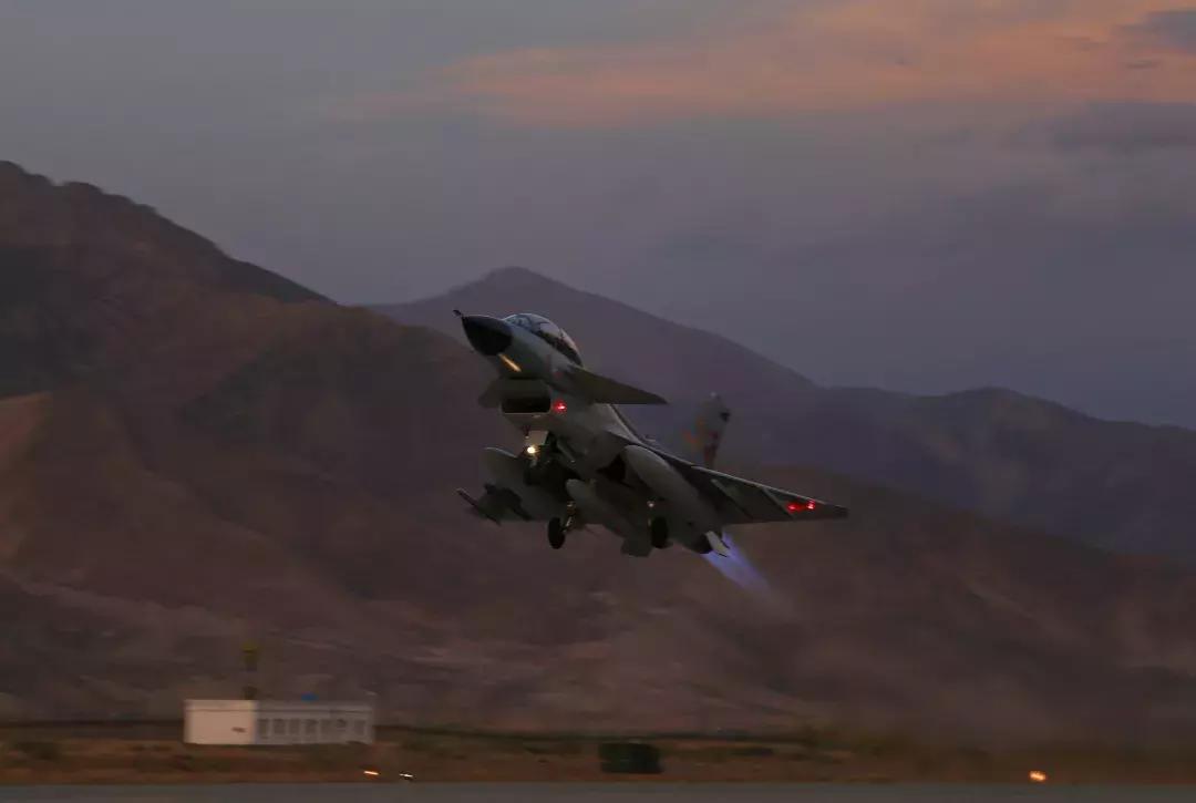 歼10在实战中的性能如何,歼10到底有什么优点