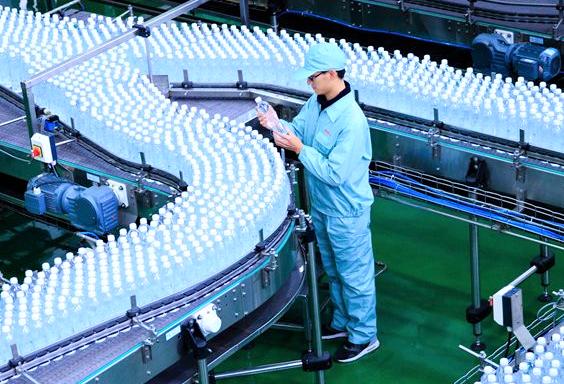 一年狂卖32亿中国最土饮料,国产饮料巨头没落曾年入50亿