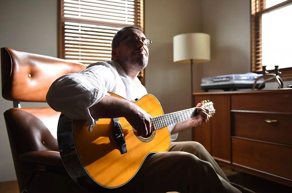 don吉他和雅马哈吉他哪个好,雅马哈可以自弹的钢琴