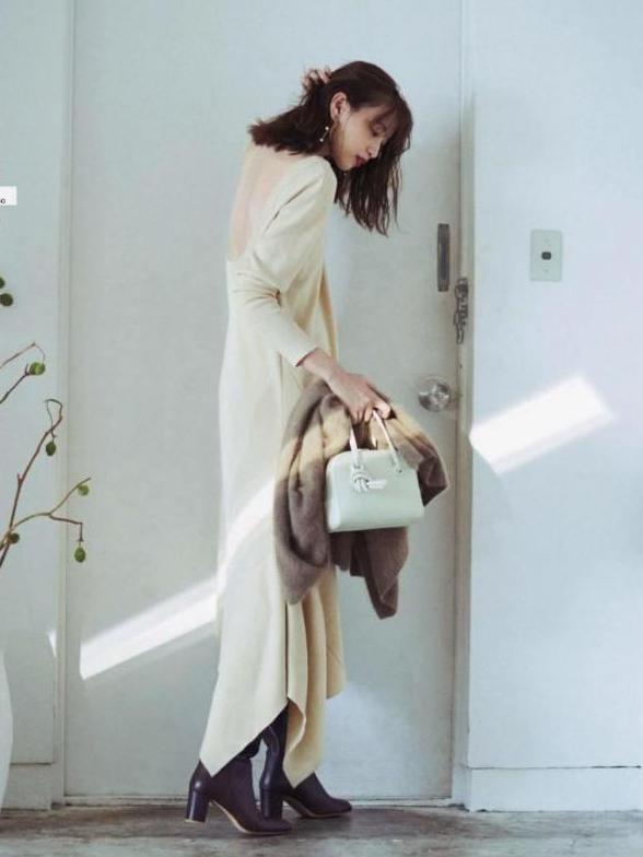 为什么穿连衣裙显身材,宽松慵懒针织连衣裙怎么穿显瘦