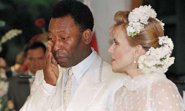 结三次婚的女人第25集,球王贝利18岁时照片