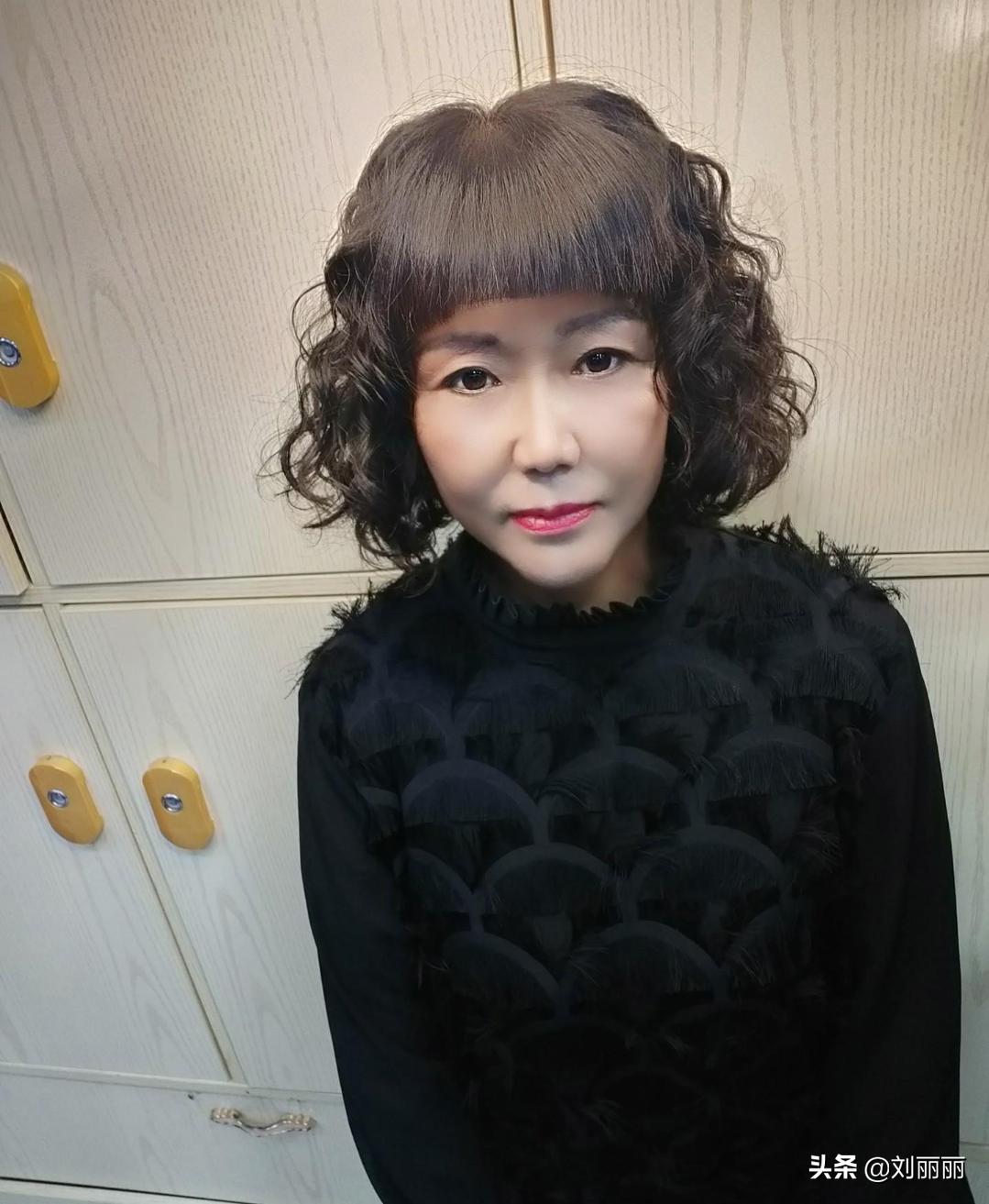 中年女发量少烫什么卷好看,40岁女人头发少烫什么卷好看洋气