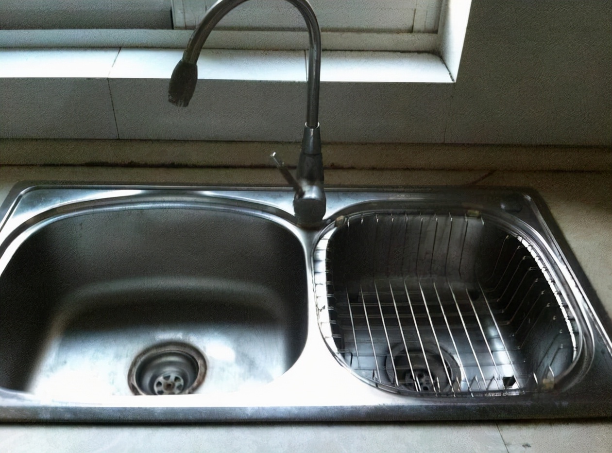 水槽边缘玻璃胶发霉怎么处理,水槽边的玻璃胶发霉怎么能去除掉