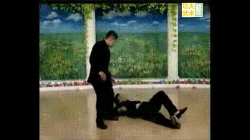 格斗防身术搏斗技巧快速制敌,简单凶狠的防身格斗术一招制敌