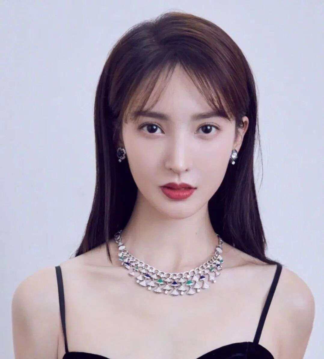 阿玛尼405滋润细腻，兰蔻505性感妩媚，哪一款让你心动？