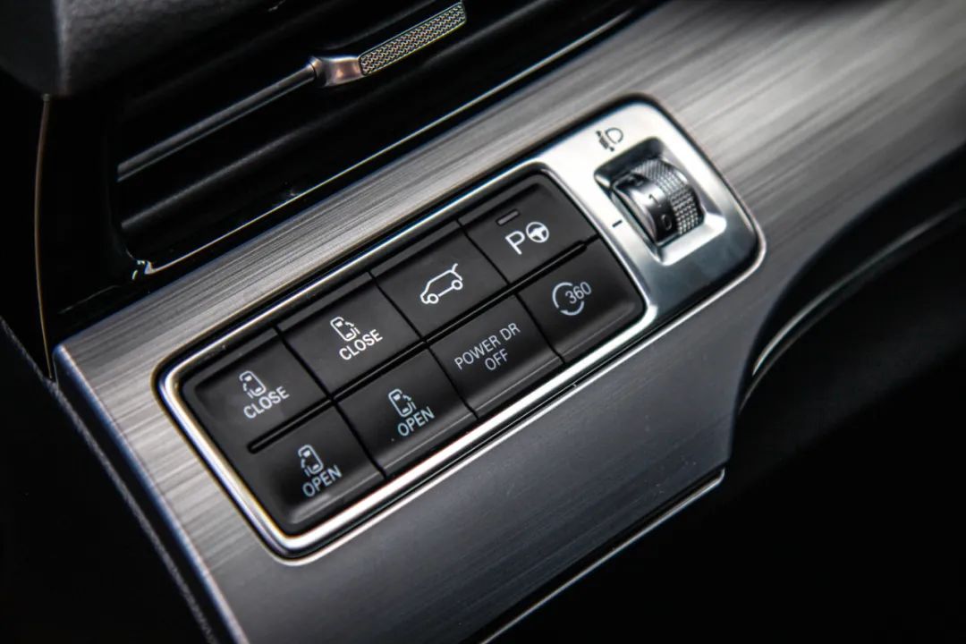 「试驾」荣威iMAX8,国产MPV的春天要来了?