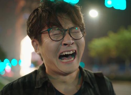 生命以痛吻我我却报之以爱,生活以痛吻我也要报之以微笑