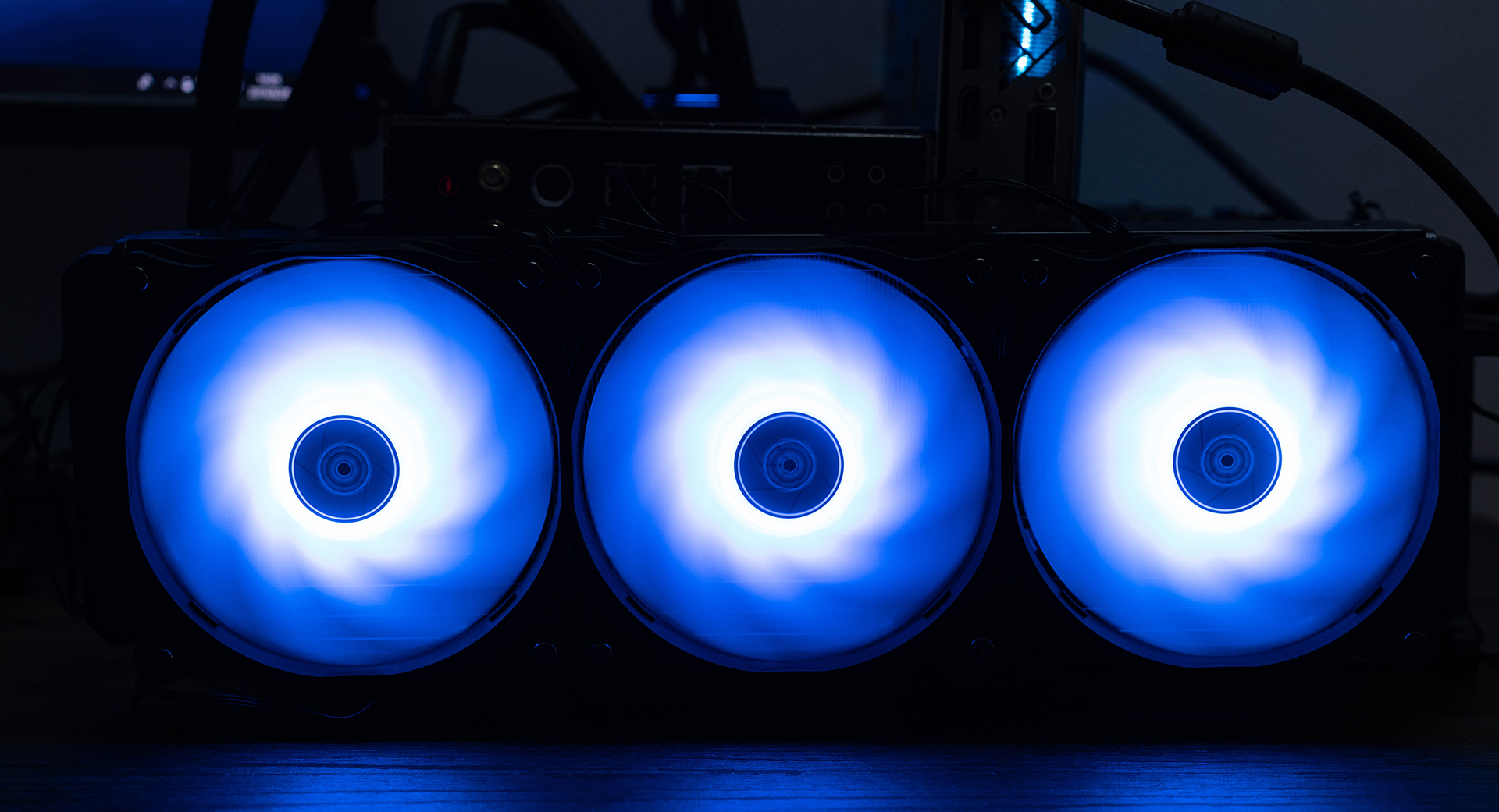 银欣360水冷散热器,压制12代处理器的水冷