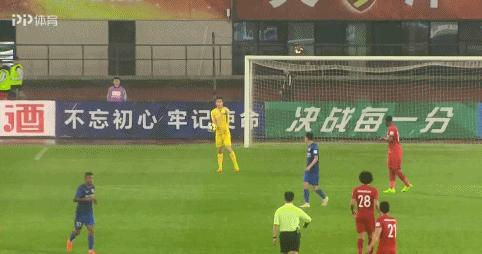 上港门将顾超视频,国门顾超禁区内两次拿球