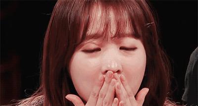 后背痘痘的成因及治疗