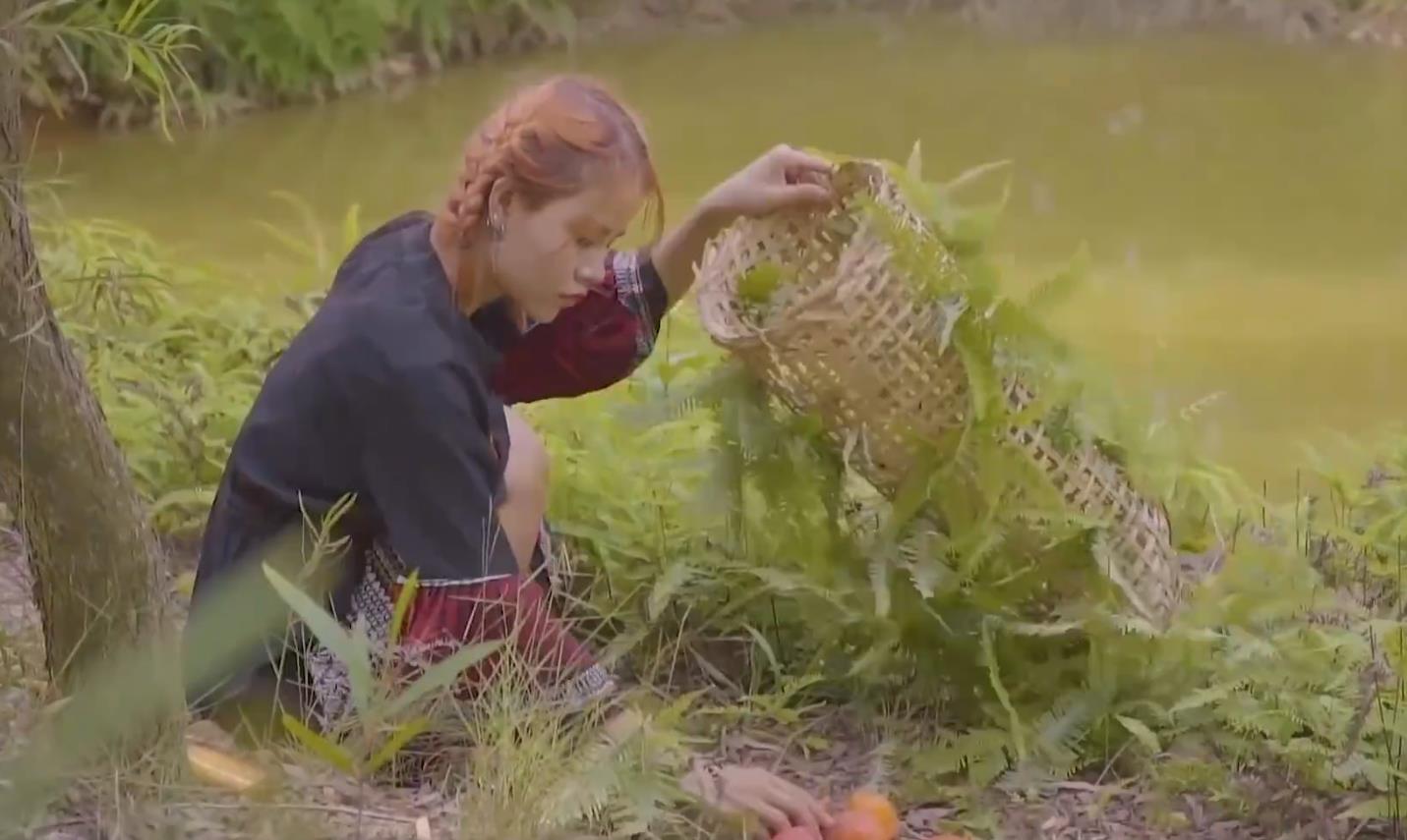 漂亮的野外烤鱼,野外吃美味烤鱼