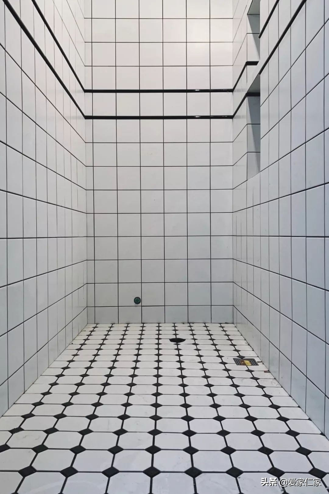 她买下32㎡上海老旧学区房，为女儿打造小桃园，还有超舒适大庭院