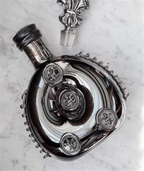 怎么辨别路易十三的年份,路易十三开瓶后什么样