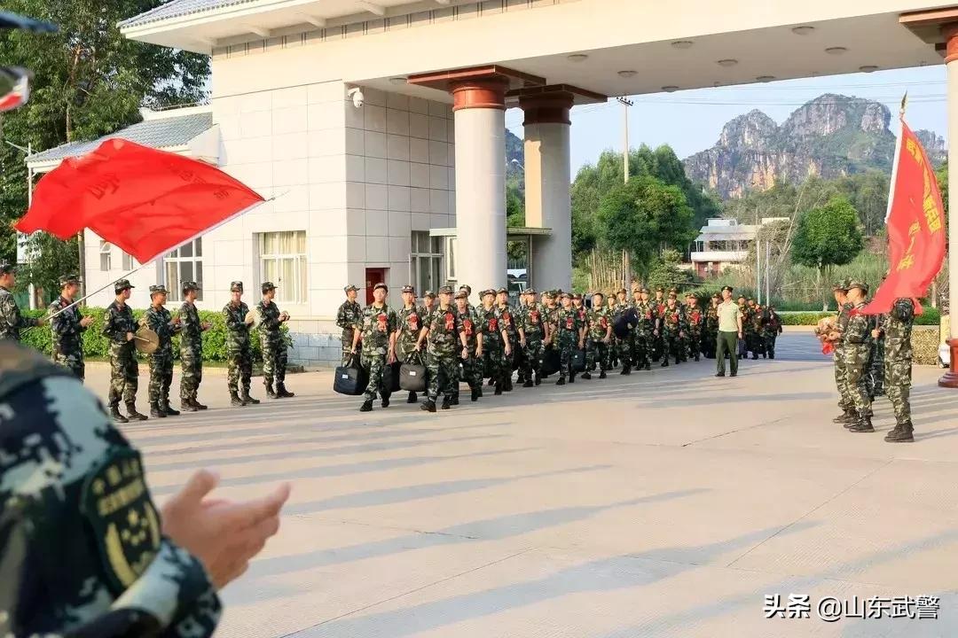 战鼓催春丨欣逢本命年，看广西*警武**三代人同框说感悟！