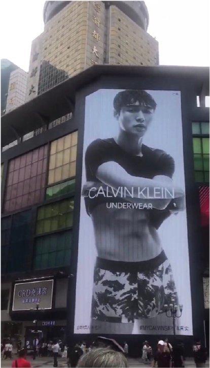 张艺兴半裸出镜遭质疑？CK声明：想说什么就说什么