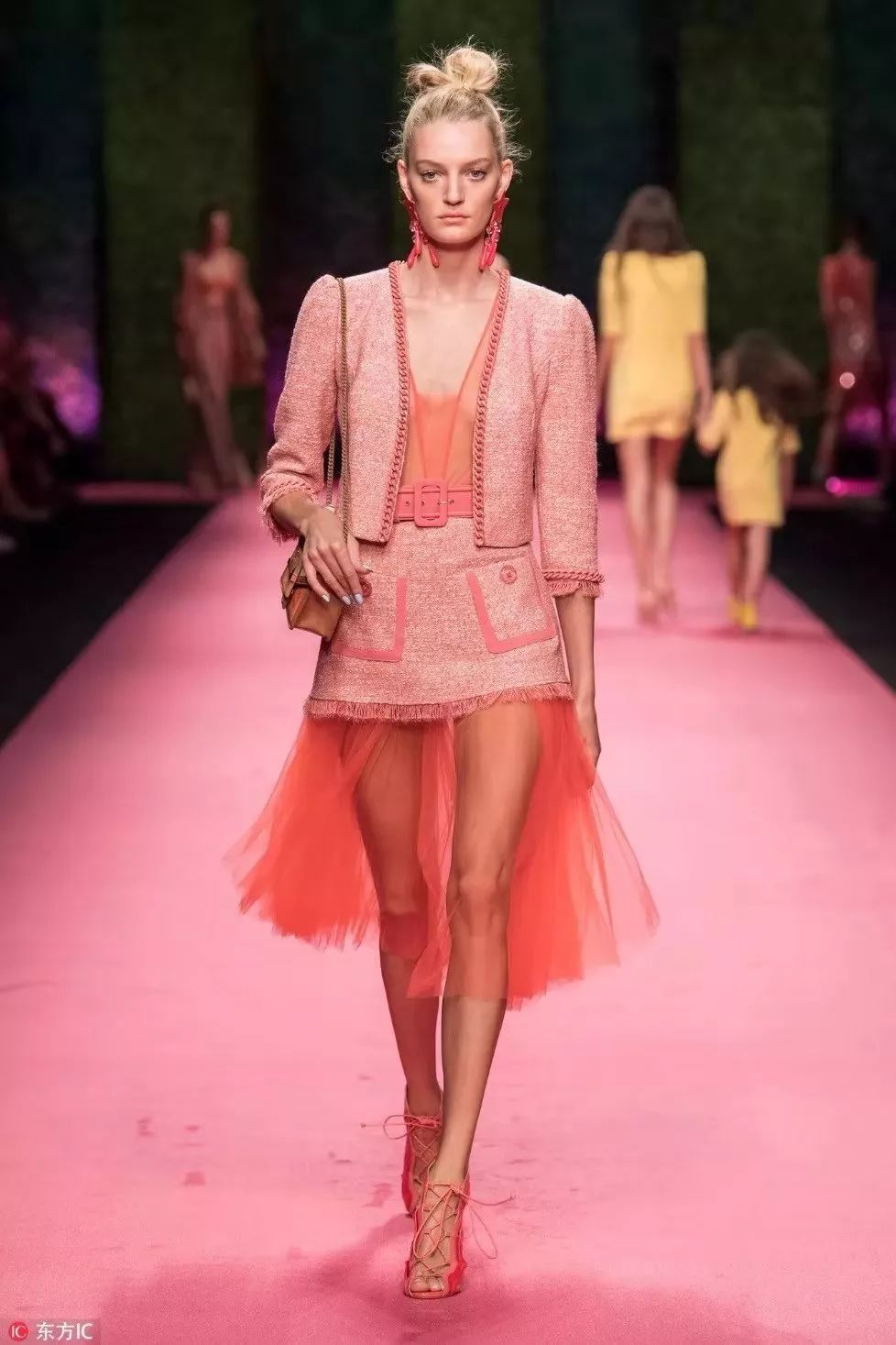 时尚圈今年的流行色,今年时尚趋势流行色