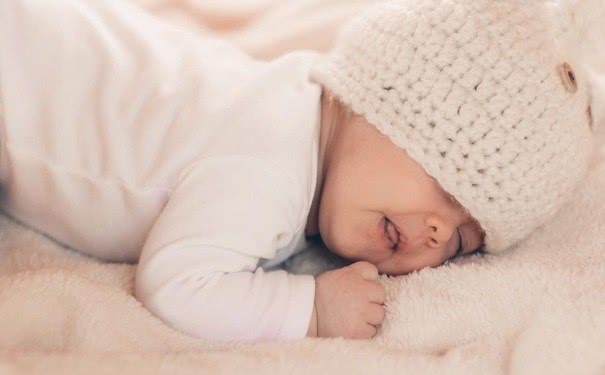 宝宝头型睡出了角怎么办,宝宝头型睡扁了用什么枕头纠正