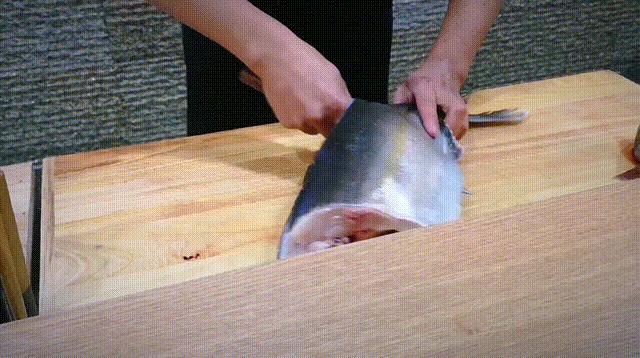 昆明唯一屋顶清真居酒屋，居然还能吃到活鳗鱼，48元清酒喝到嗨