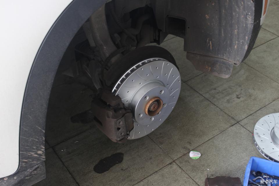 宝马x5前刹车盘标准厚度,宝马x5更换手制动电脑