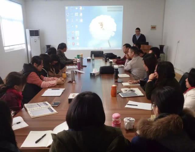 结婚发请柬时该给哪些人发,给人发结婚请柬怎么说合适