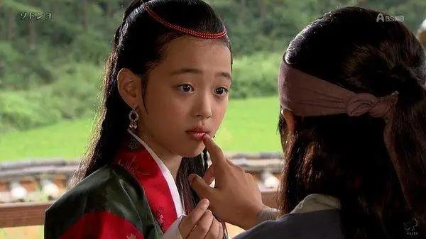 崔雪莉具荷拉是什么关系,崔雪莉具荷拉是什么组合