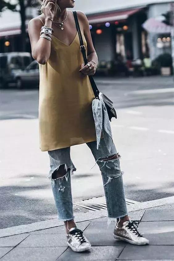 洋气上档次吊带裙秋冬内搭,今年最火的吊带裙内搭