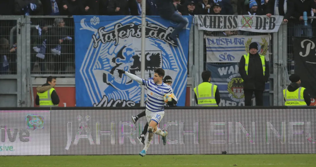 大黄蜂solo首秀猛萌,大黄蜂率先挺进决赛