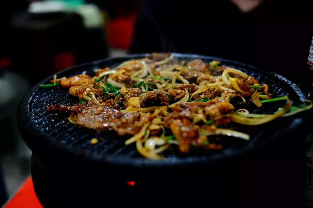 在德国吃小猪头,在德国吃香肠