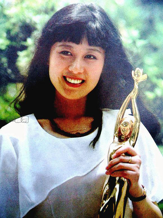 人生吴玉芳和江嘉良一家四口同框,江嘉良和吴玉芳年轻时候的照片