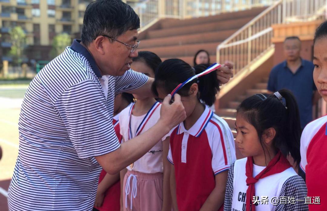 烟台莱山第二实验小学足球比赛,芝罘区港城小学区长杯足球赛