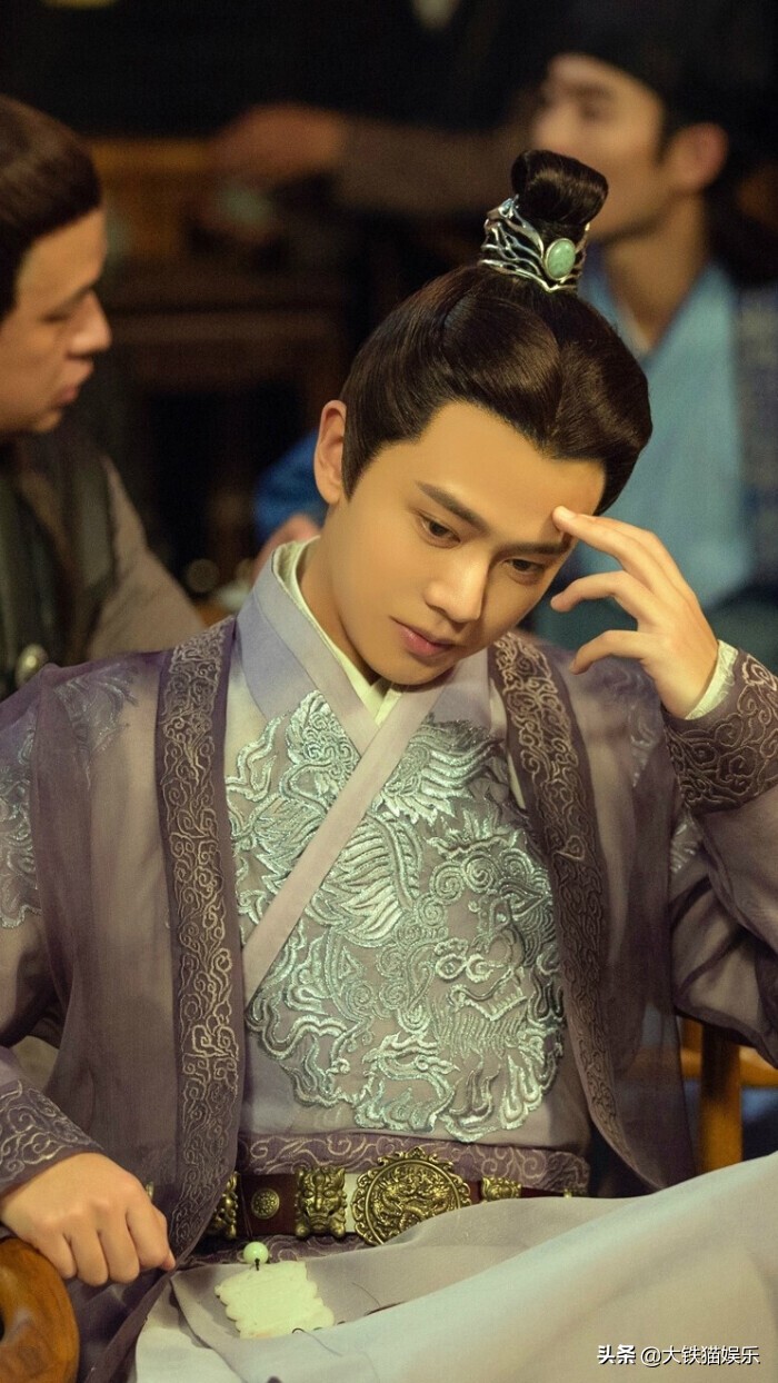 撑不起古装就别尬演了，这6位演员告诉你，什么叫为古装而生
