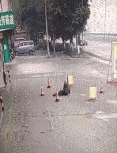 新娘开心的搞笑视频,搞笑gif开心一刻女司机上车