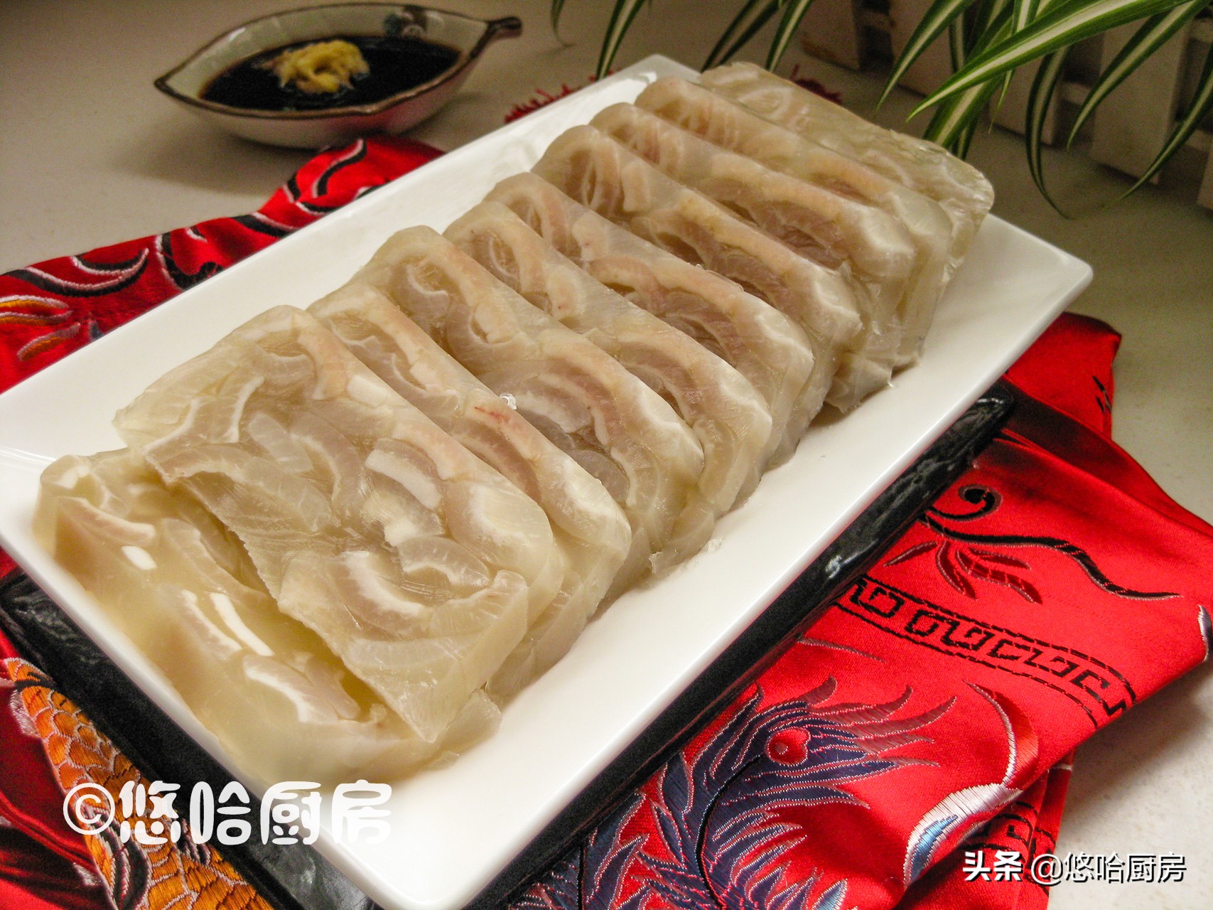 肉皮冻怎么做比较滑嫩,肉皮冻如何做出来滑溜