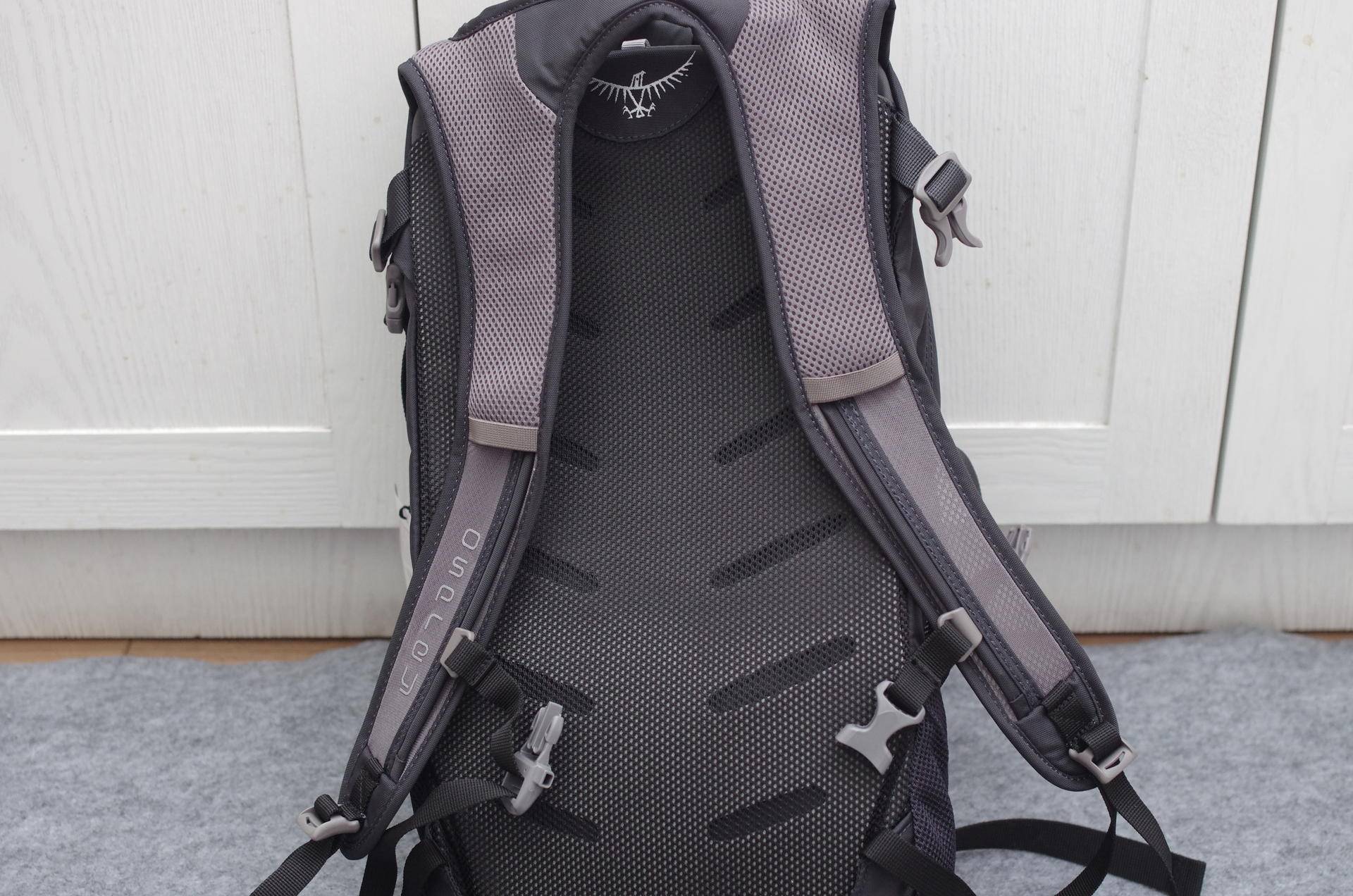 旅游登山必备的装备有哪些,户外徒步登山带什么